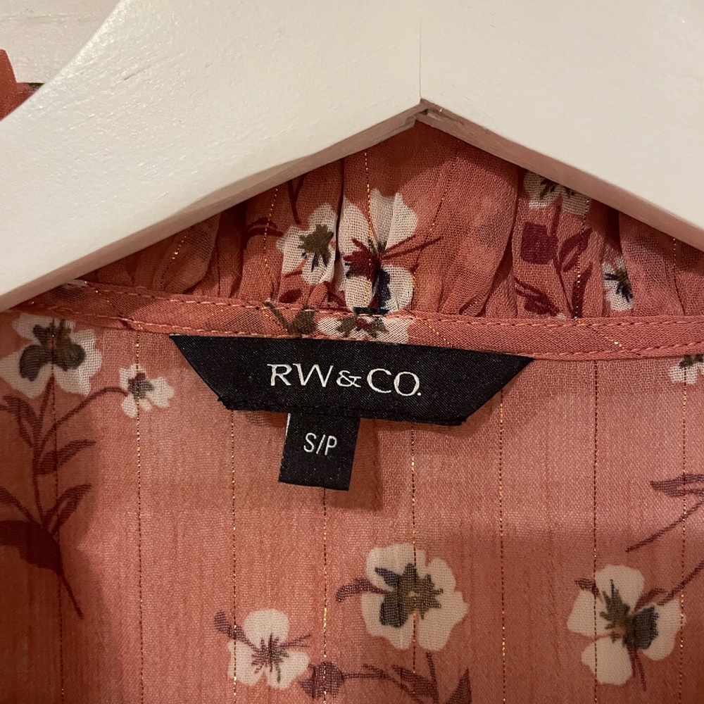 ⭐️ RW&Co Peachy Pink Sheer Blouse with Flowers - Picture 3 of 4